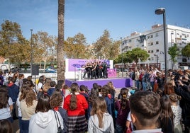 Conmemoración del 25N en la plaza Vicente Aleixandre.