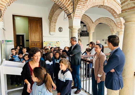 Escolares de Vélez-Málaga, este martes en la visita a la exposición en el Palacio de Beniel.