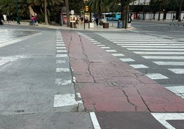 Paso de peatones y carril bici denunciado de Cortina del Muelle.