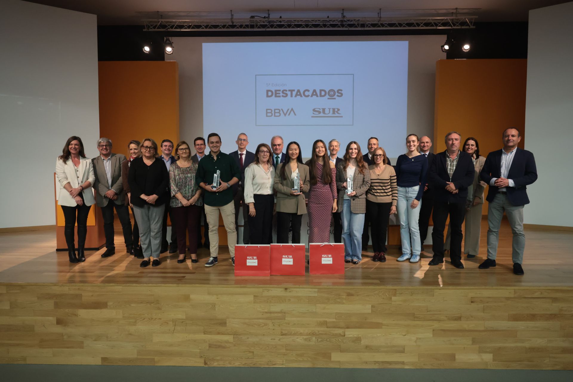 Entrega de los premios Destacad@s de BBVA y SUR a los alumnos de la UMA con los mejores expedientes