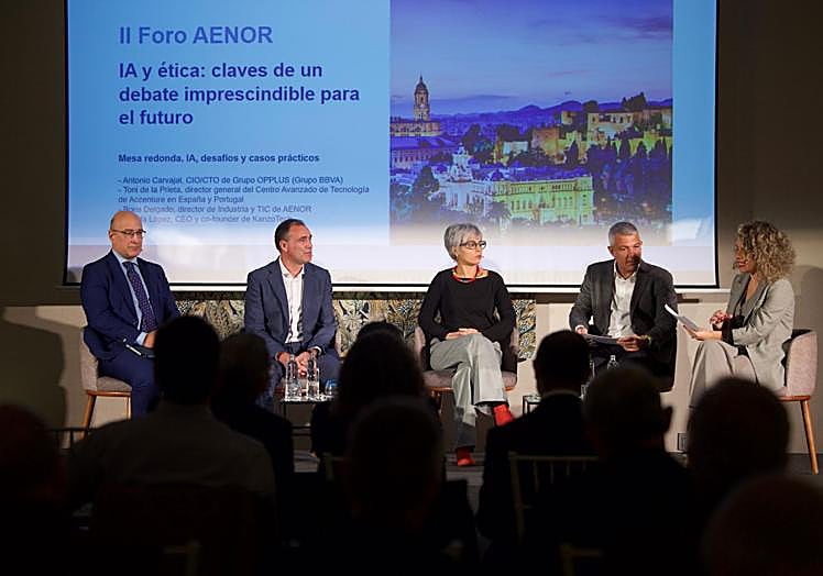 Los participantes en la mesa redonda.