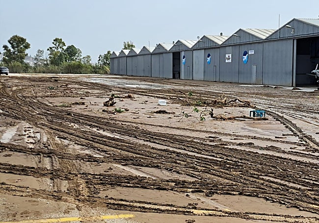 Imagen del estado que presentaban las pistas tras el paso de la DANA y el desbordamiento del río Benamargosa.
