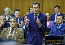 Juanma Moreno, durante el debate parlamentario.