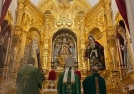 El retablo de la Archicofradía del Huerto, en el momento de su bendición.