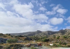 Imagen de la sierra, tomada desde el camino de la cantera de Torremolinos.