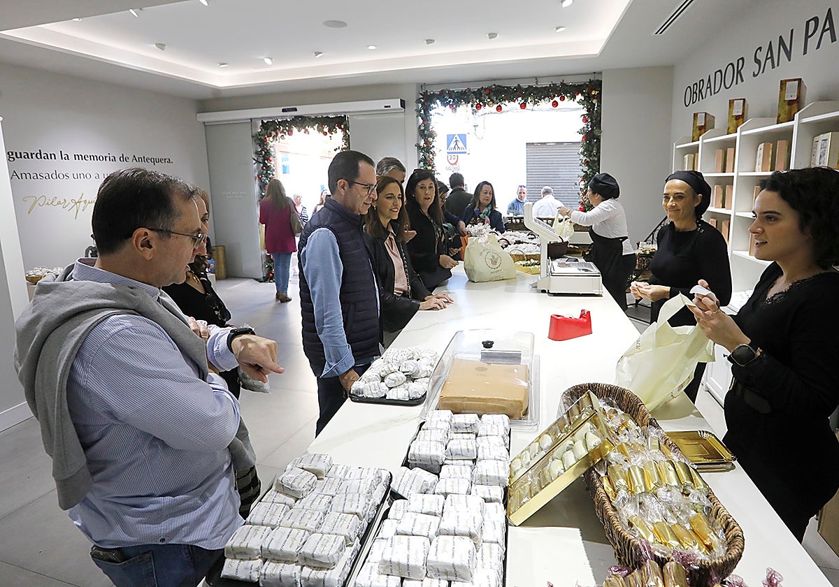 'San Pancracio' tiene su horno-tienda en calle Calzada, parada de visitantes en esta época