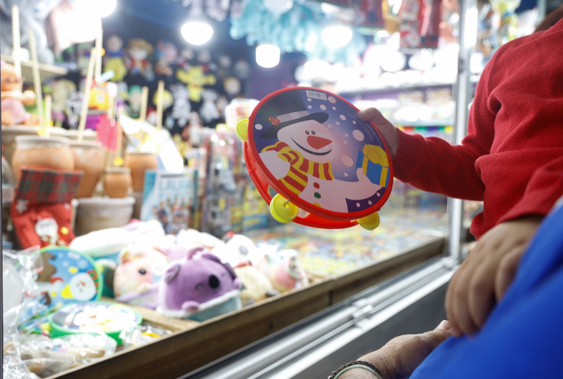 Los tradicionales puestos del Parque son otro de los atractivos de la Navidad en el Centro de Málaga
