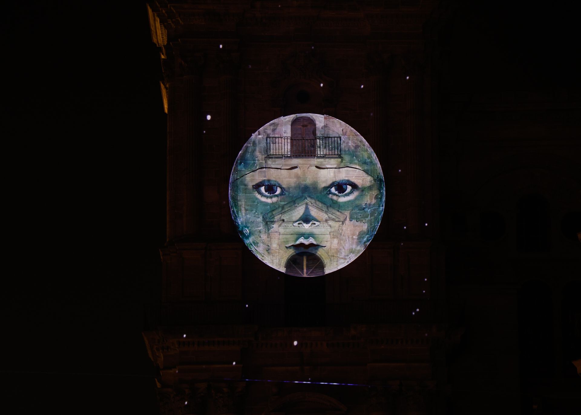 El videomapping de la Catedral de Málaga se estrenó este domingo