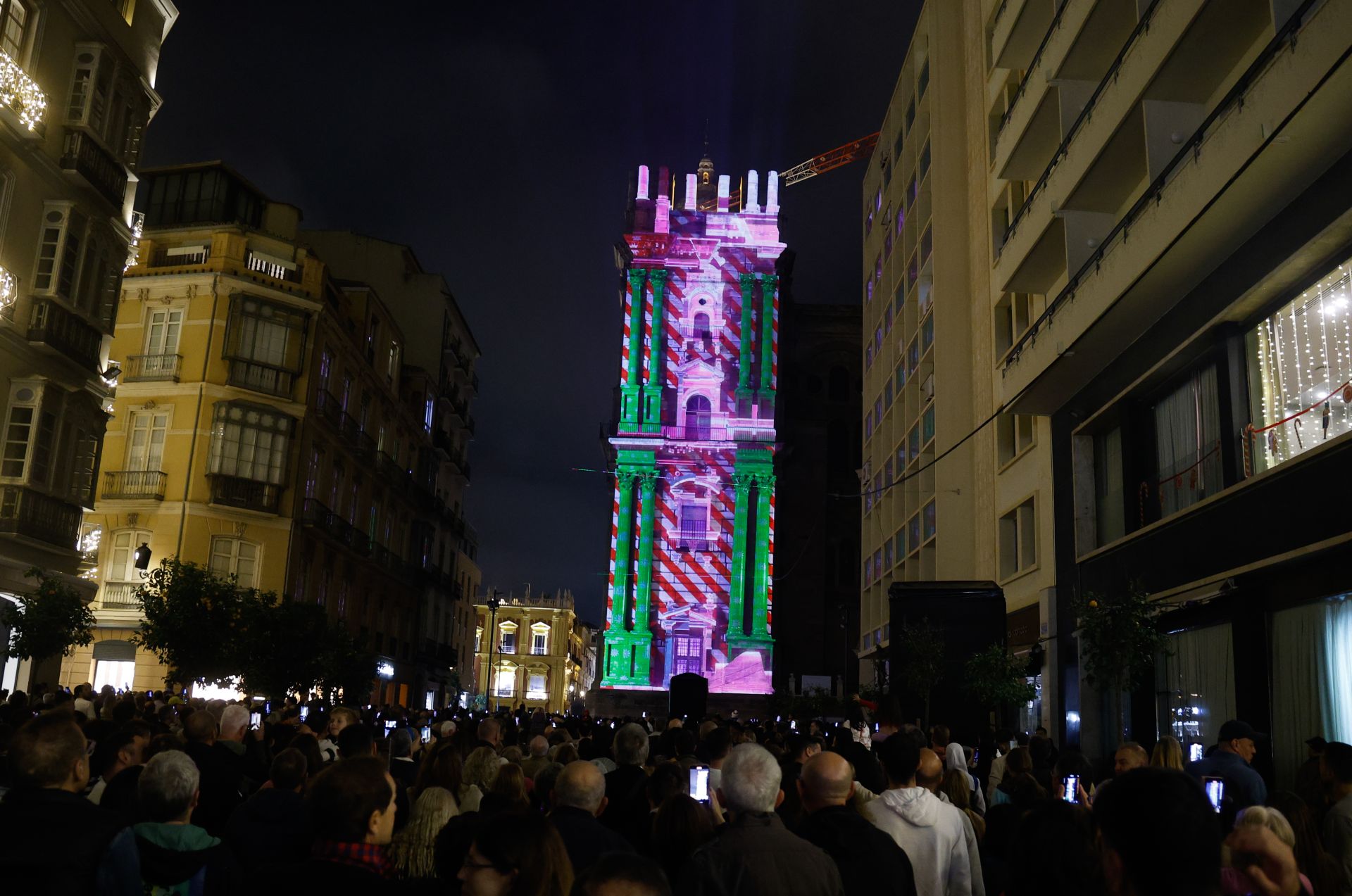 El videomapping de la Catedral de Málaga se estrenó este domingo