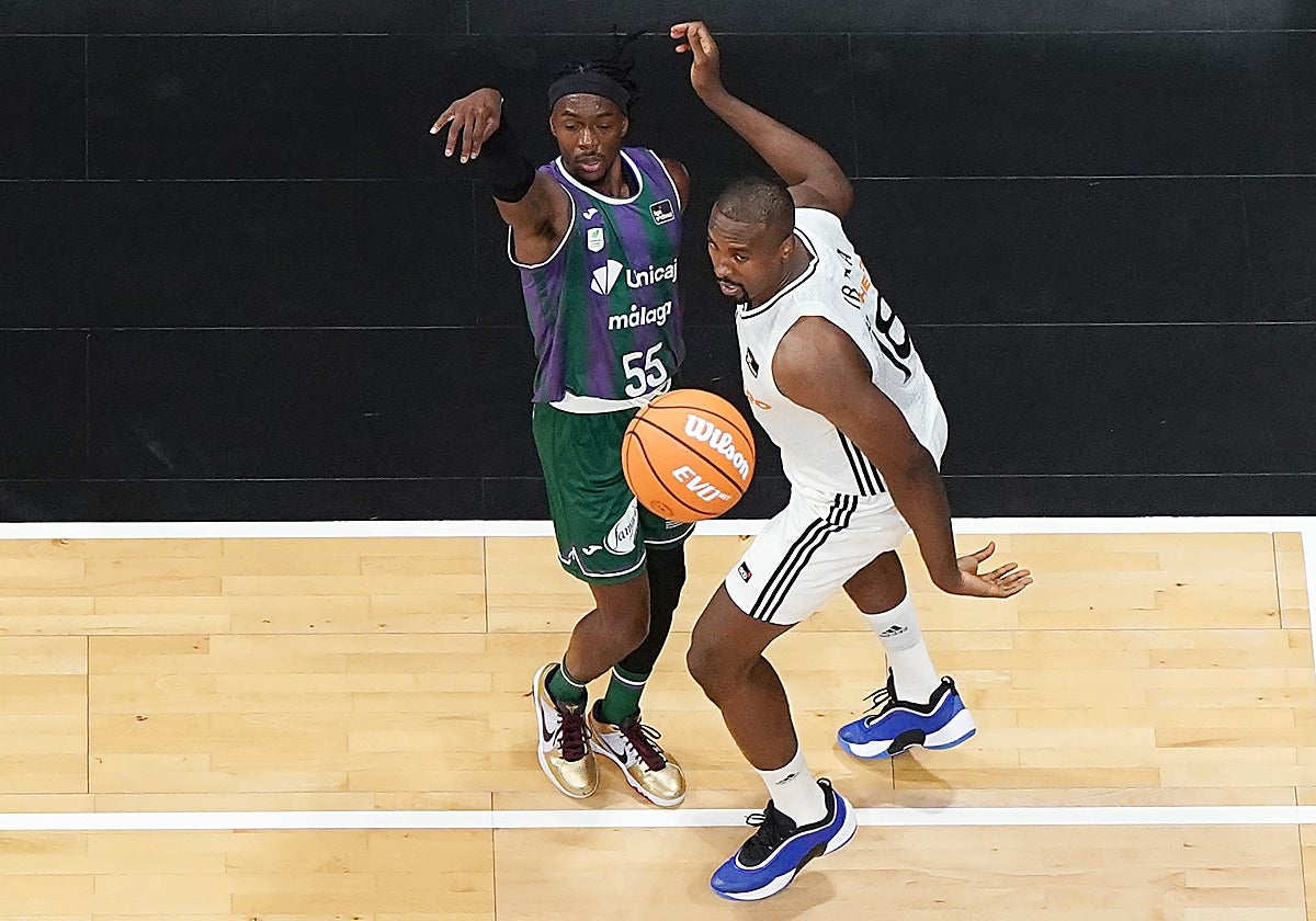 Perry lanza ante Ibaka en la final de la Supercopa contra el Madrid.