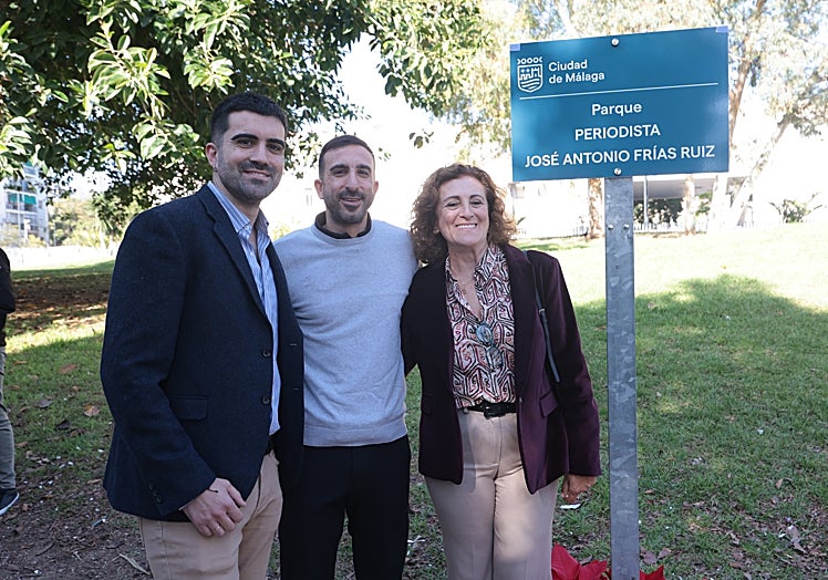 Alejandro y Álvaro Frías, con su madre, la periodista y viuda de José Antonio, Elena Blanco.