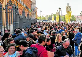 Las entidades de la discapacidad de toda Andalucía se manifestaron ayer ante el Palacio de San Telmo de Sevilla, sede de la Junta.