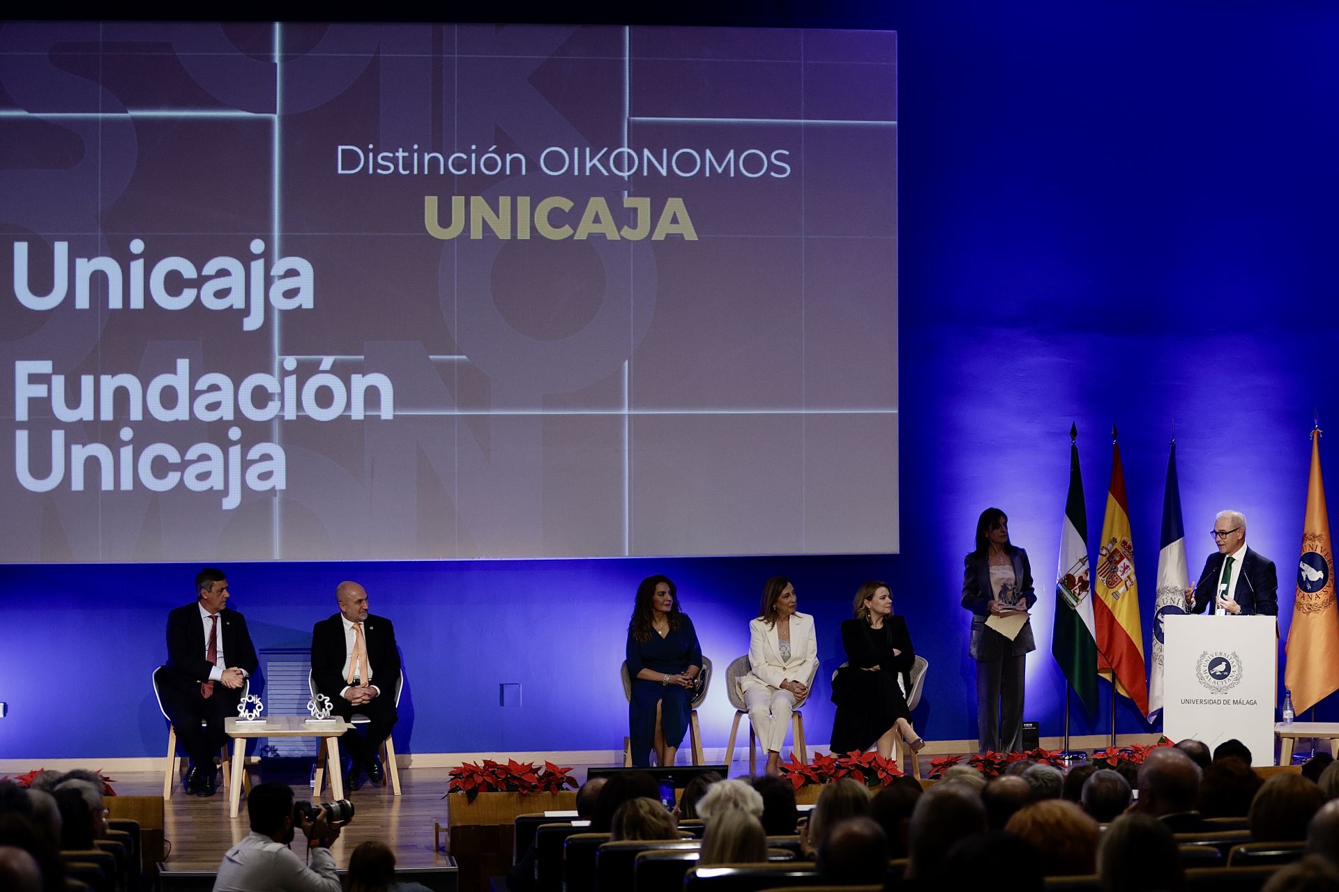 La entrega de la distinción Oikonomos de Económicas, en imágenes