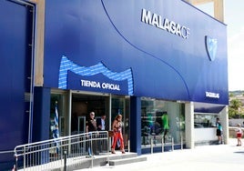 La tienda oficial del Málaga, en La Rosaleda.