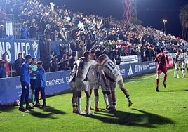 El Marbella celebra el gol de Jorge Álvarez, que dio la victoria al conjunto marbellí en la Copa.