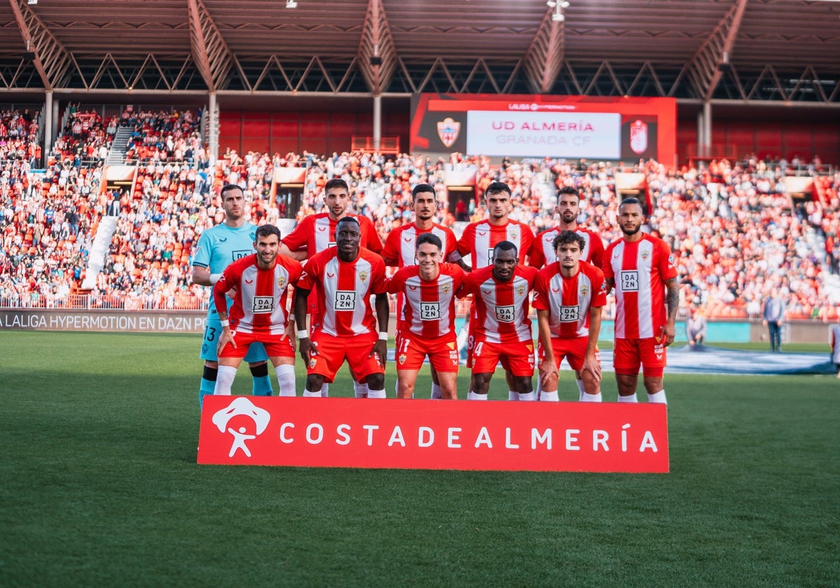 El último once del Almería en Segunda, en el partido frente al Granada en el Power Horse Stadium.