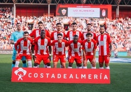 El último once del Almería en Segunda, en el partido frente al Granada en el Power Horse Stadium.