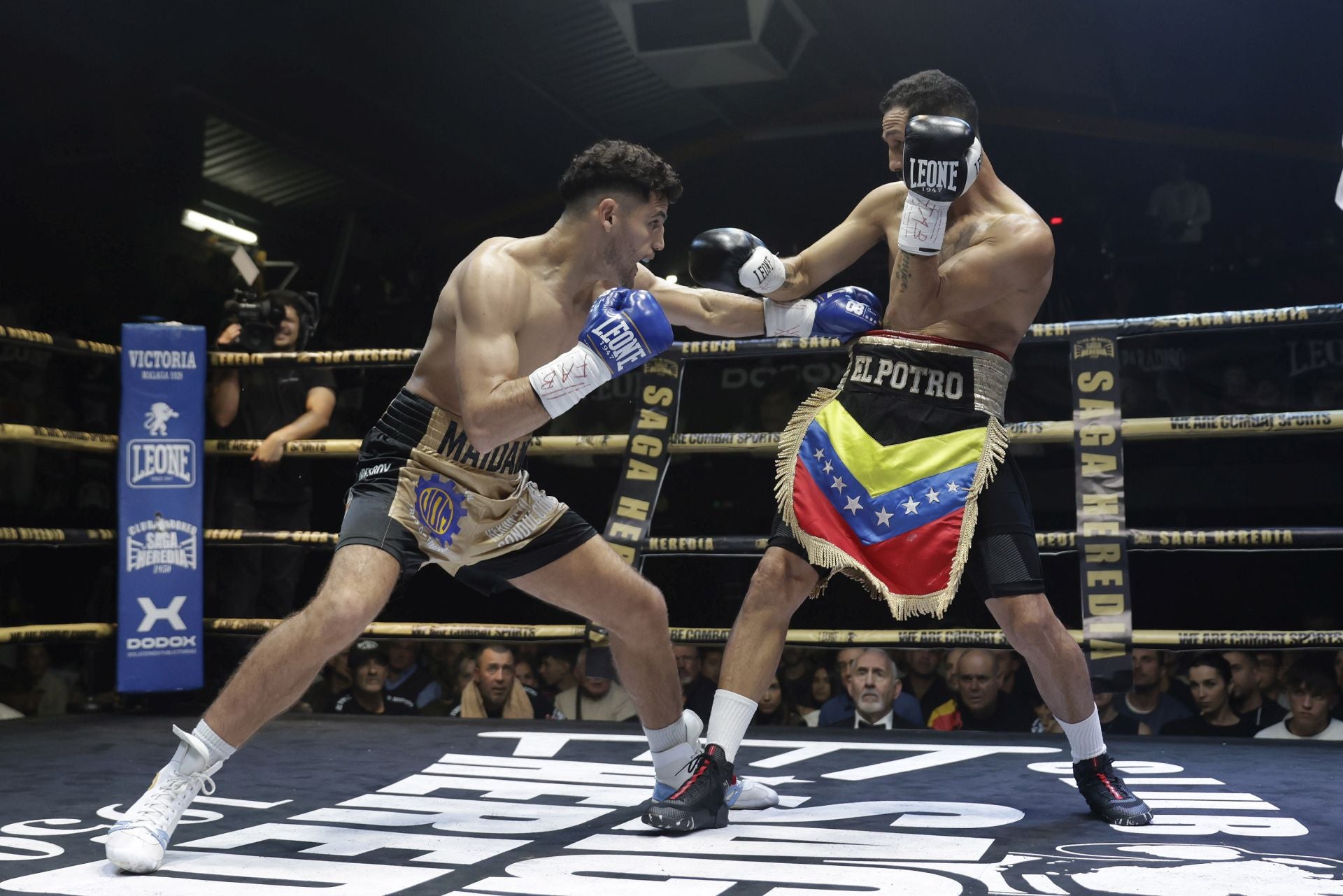 Samuel Molina vence a Alejandro Meneses: el combate, en imágenes