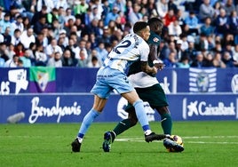 Acción en la que Manu Molina vio la tarjeta amarilla a Dion Lopy.