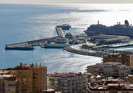 Plataforma del dique de Levante, donde está previsto el hotel de lujo.