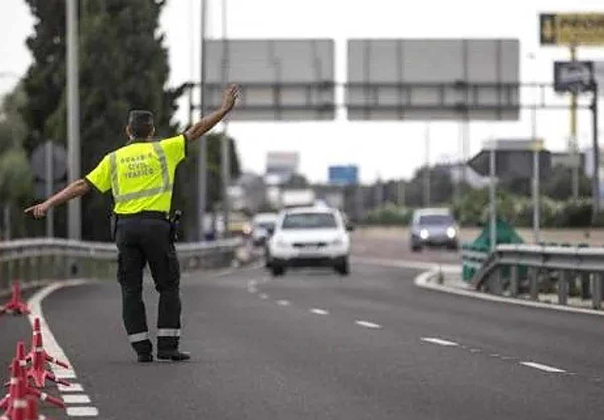 Roba un camión y huye de Málaga a Granada con doce patrullas de la Guardia Civil detrás