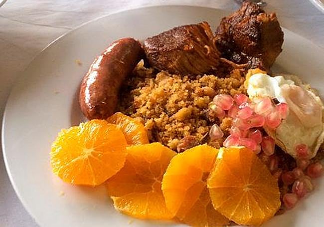 Así se sirven las migas en Los Atanores.