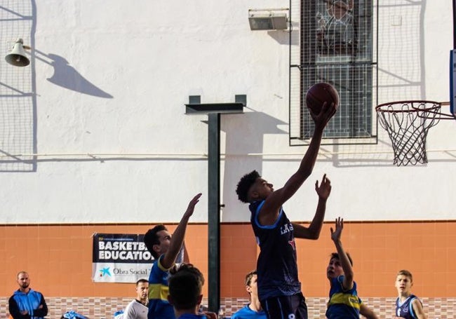 Urbaniak, en el Colegio La Goleta jugando la Copa Colegial.