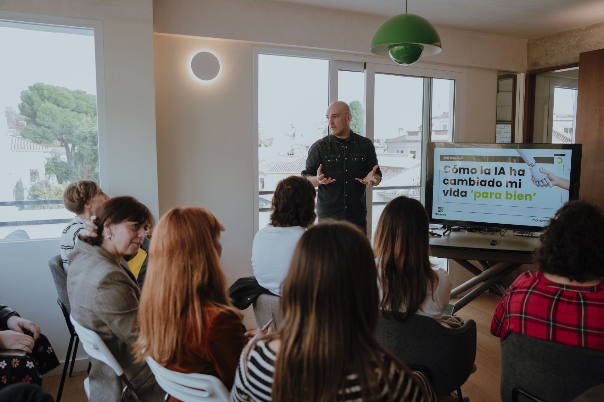 Javier Moral, CEO de Disruptivos, durante un taller sobre IA impartido con motivo del 11 Moments Festival.
