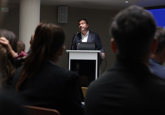 El subdirector de Sur, Javier Recio, se encargó de conducir el encuentro.
