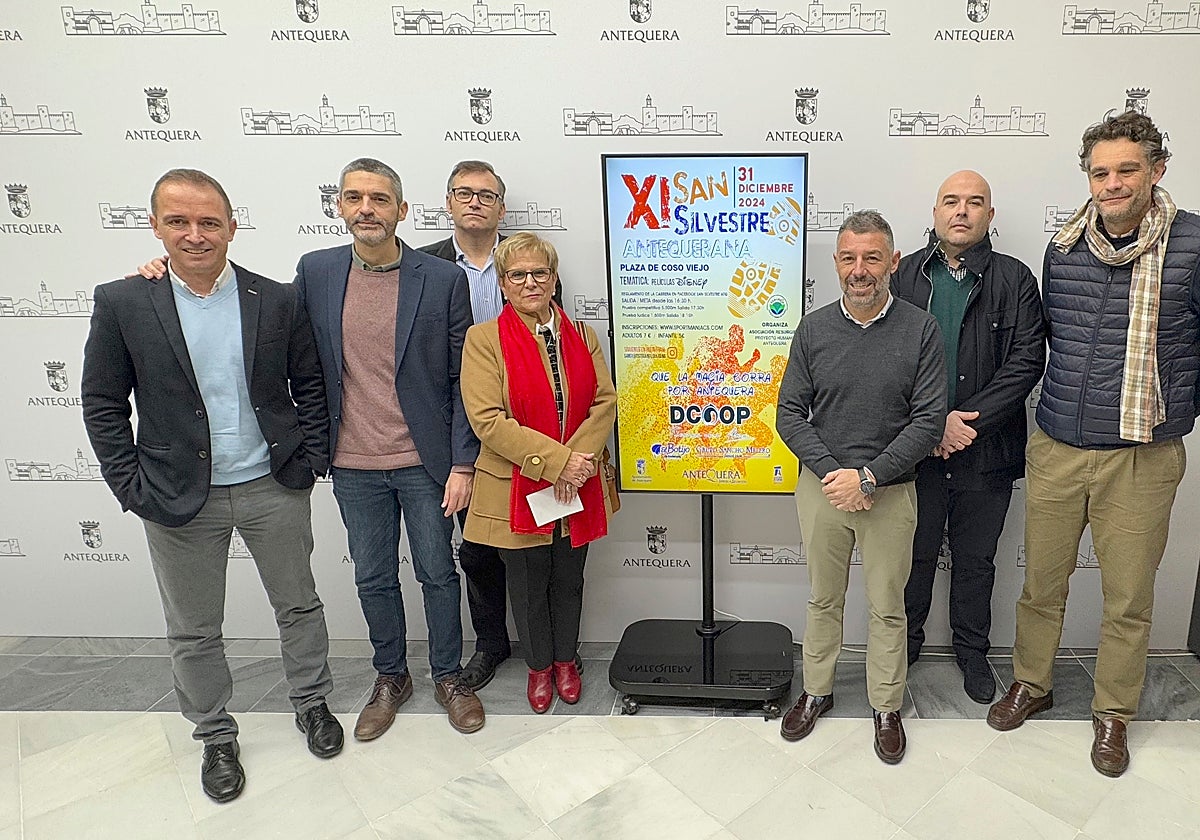 La presidenta de Proyecto Humano, Conchi Espinar, con autoridades, padrinos y patrocinadores de la edición de este año