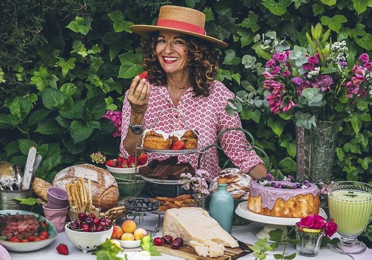 La malagueña acaba de publicar 'A la mesa con Loleta'.