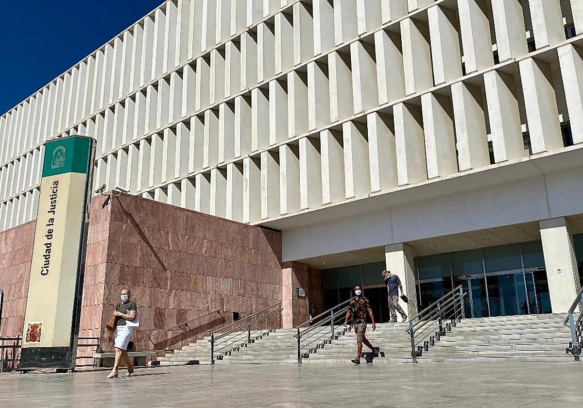 Cinco años de cárcel por pedir fotos desnuda a una niña de 7 años en Málaga a través de una 'app'