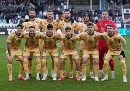 El once del Málaga en El Plantío frente al Burgos.