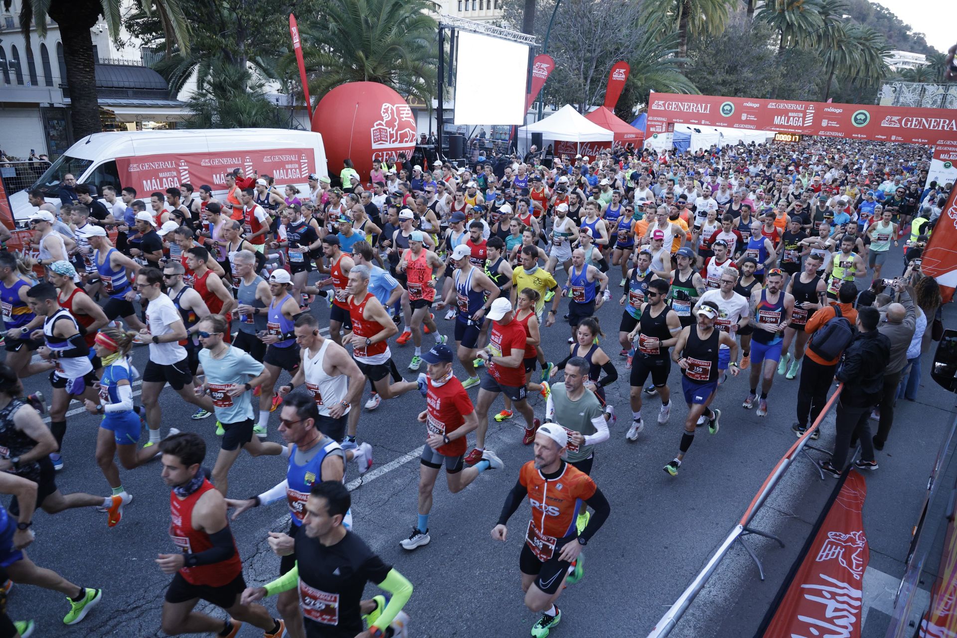 Las mejores imágenes del Generali Maratón de Málaga 2024