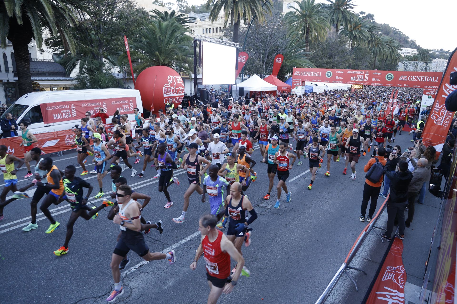 Las mejores imágenes del Generali Maratón de Málaga 2024