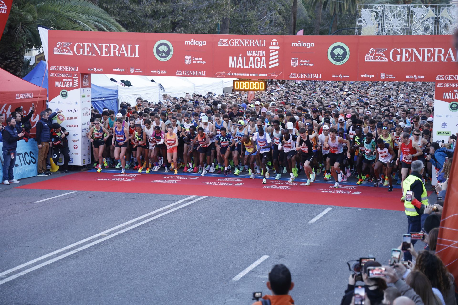 Las mejores imágenes del Generali Maratón de Málaga 2024