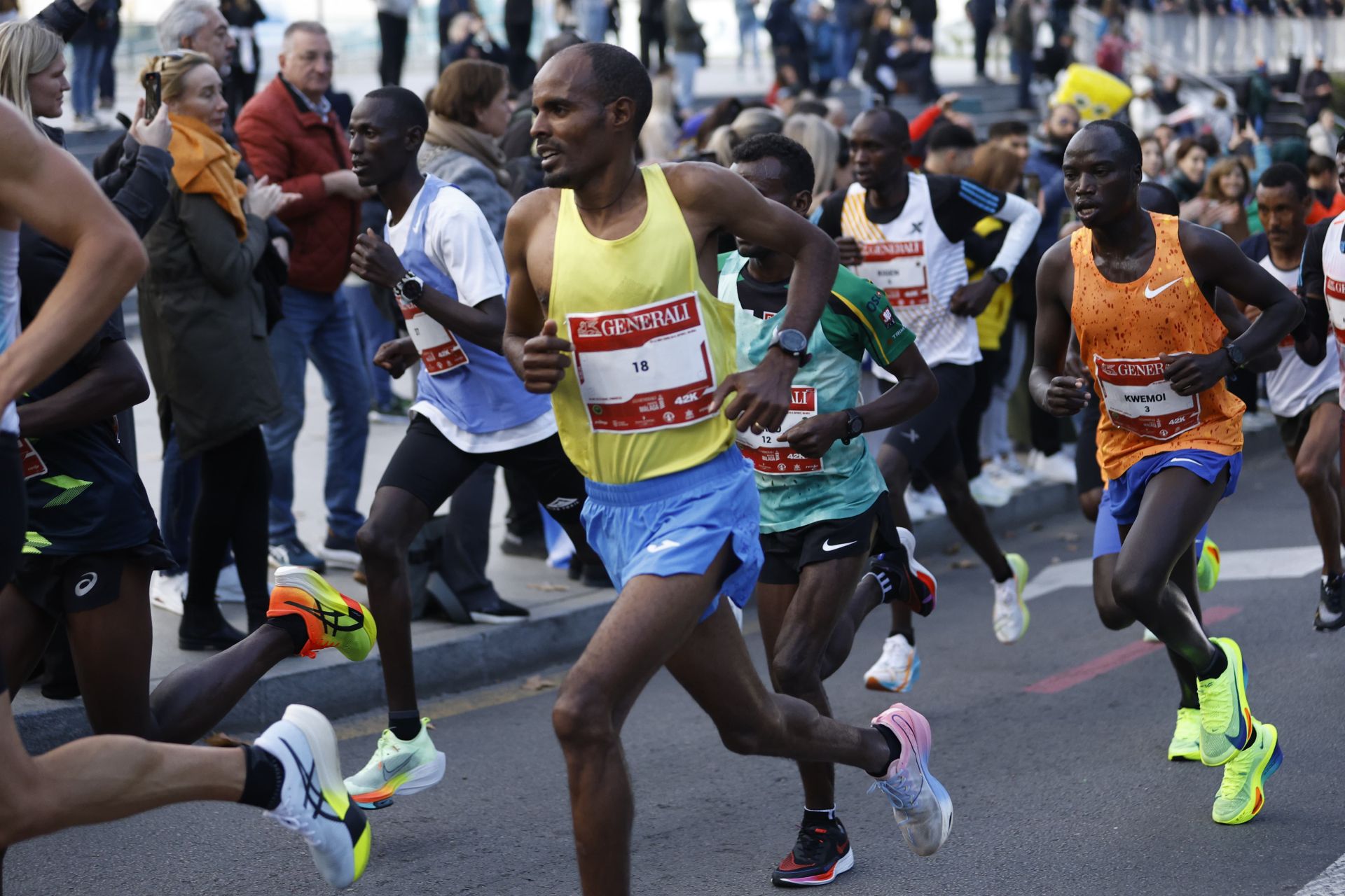 Las mejores imágenes del Generali Maratón de Málaga 2024