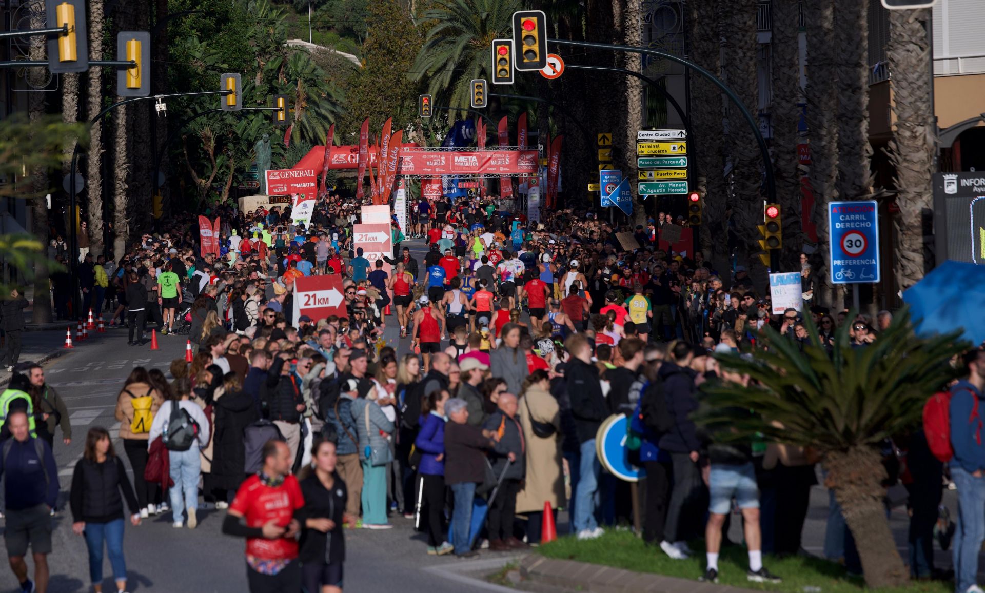 Las mejores imágenes del Generali Maratón de Málaga 2024