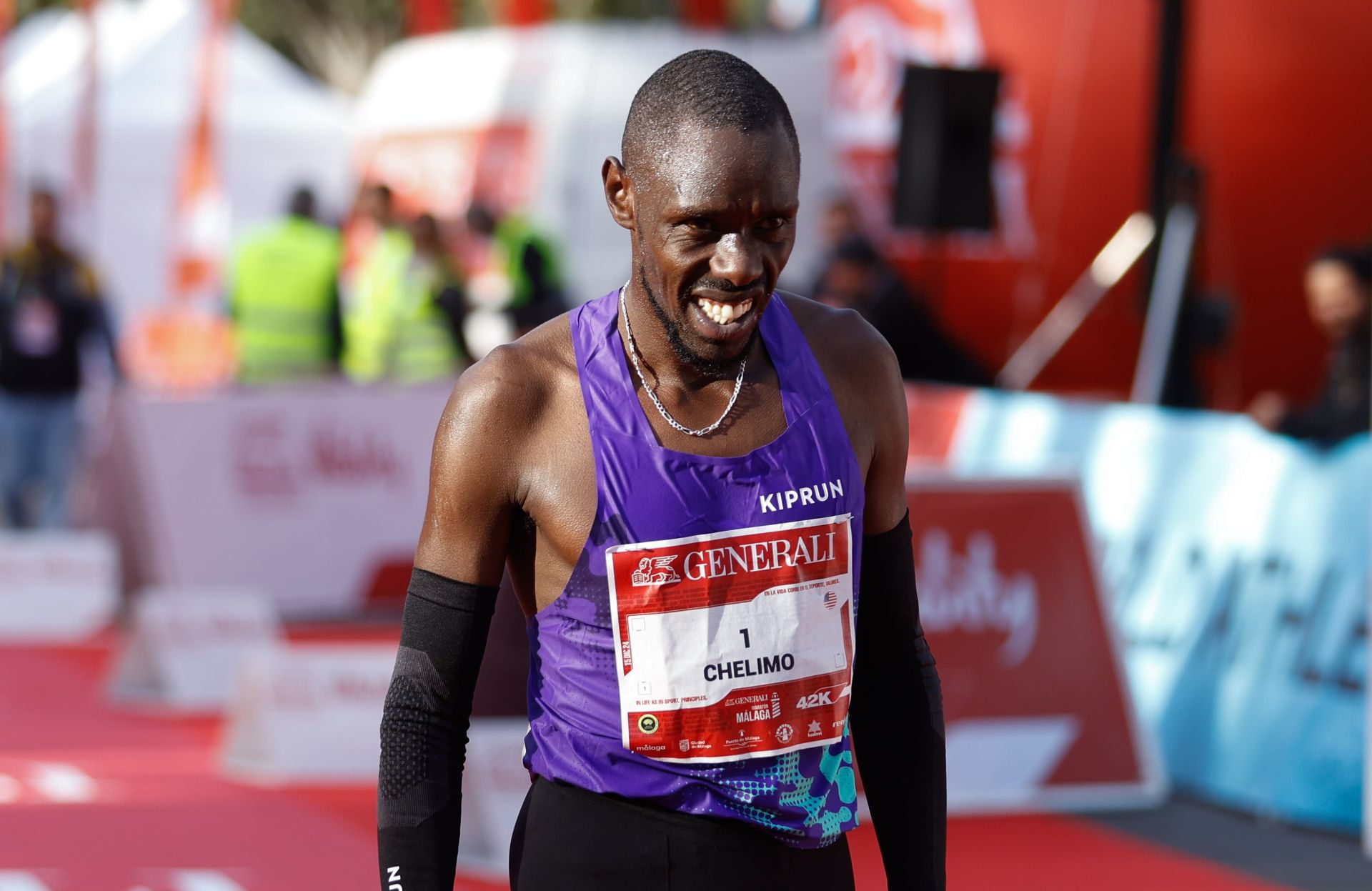 Las mejores imágenes del Generali Maratón de Málaga 2024