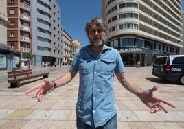 El actor Salva Reina, en el centro de Málaga, es candidato doble a los premios del cine andaluz.