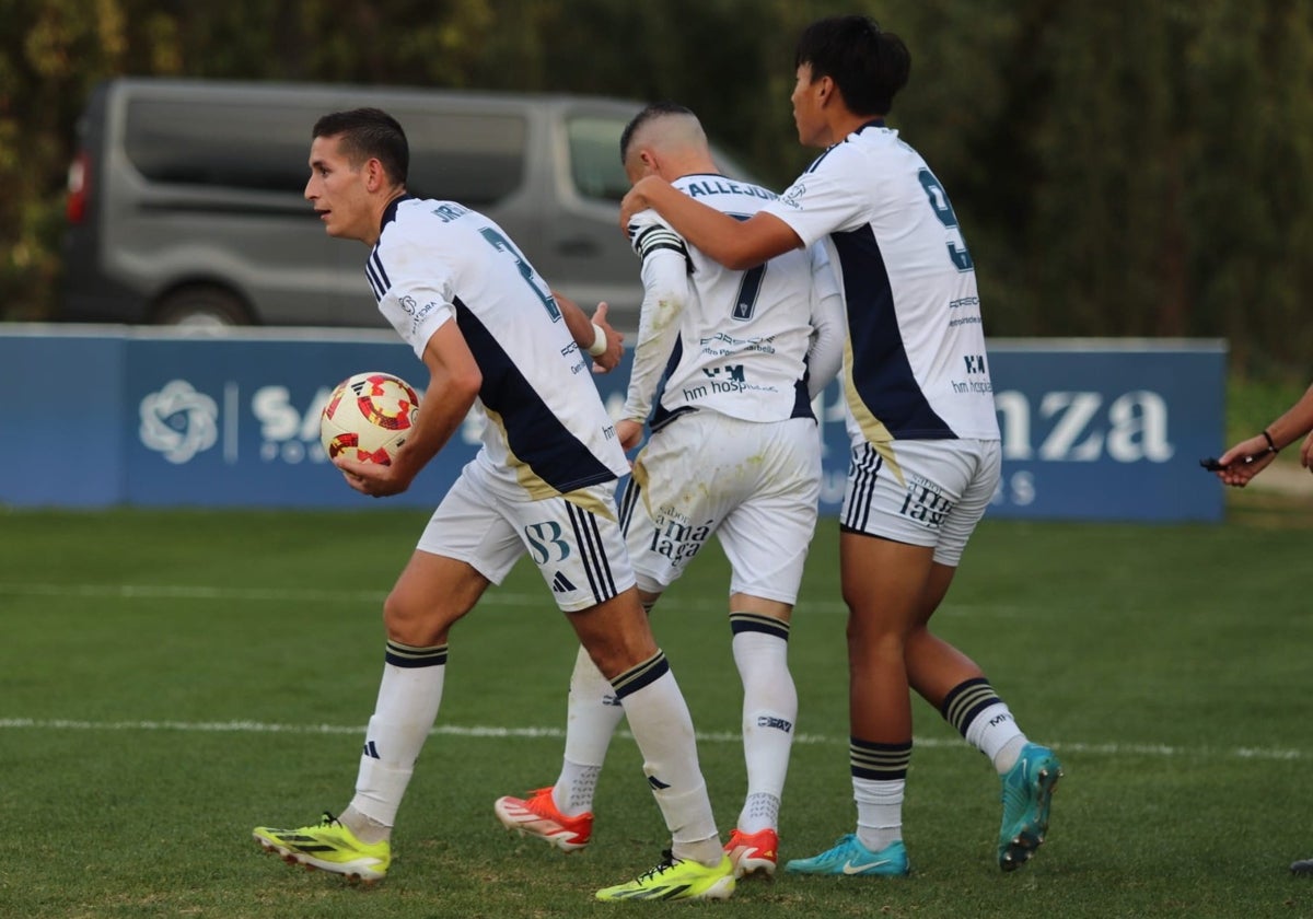 Jugadores del Marbella, durante un partido de esta temporada.