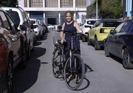 María José Marquez, ante la Escuela Técnica Superior de Arquitectura, donde da clase.