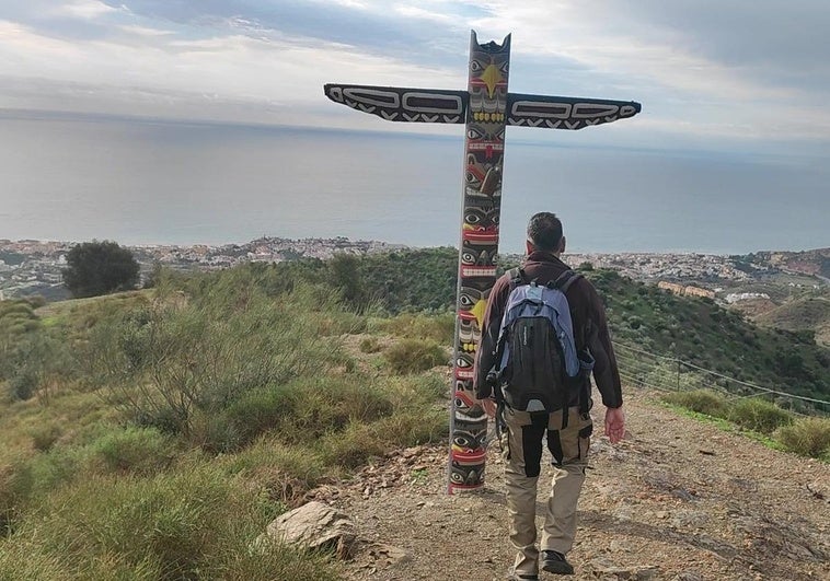 En el cerro Salazar aguarda este curioso tótem