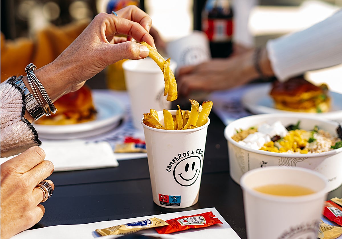 El mercadillo tendrá puestos de ropa, bisutería y también foodtruck y actuaciones musicales.