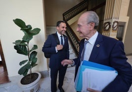 Dani Pérez y De la Torre, en el pasillo de la planta noble, antes de entrar en el pleno.