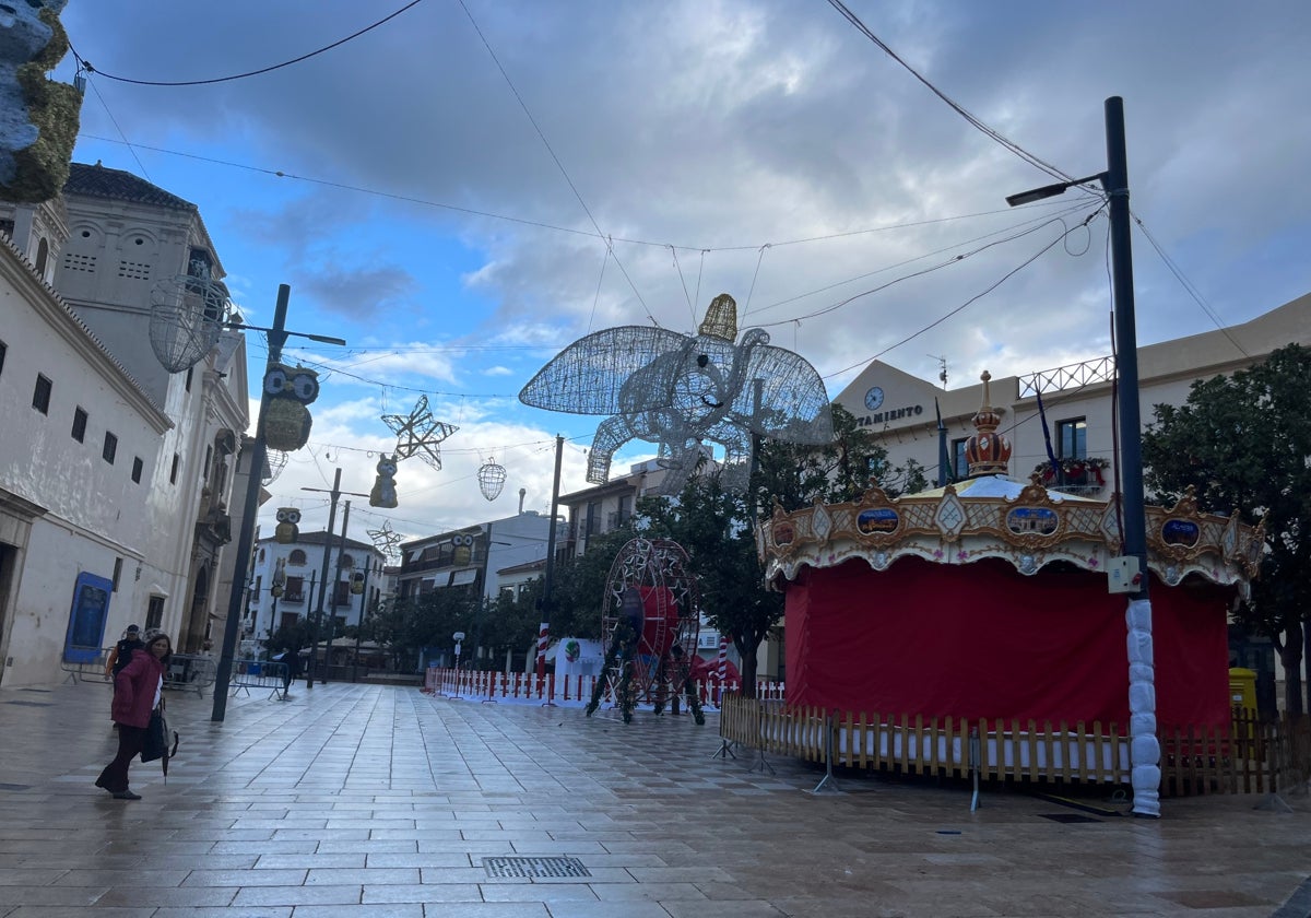 Fachada principal del Ayuntamiento veleño en la céntrica plaza de Las Carmelitas.