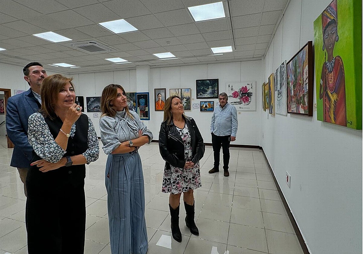 La alcaldesa en una visita al centro cultural La Cala, en una imagen de archivo.
