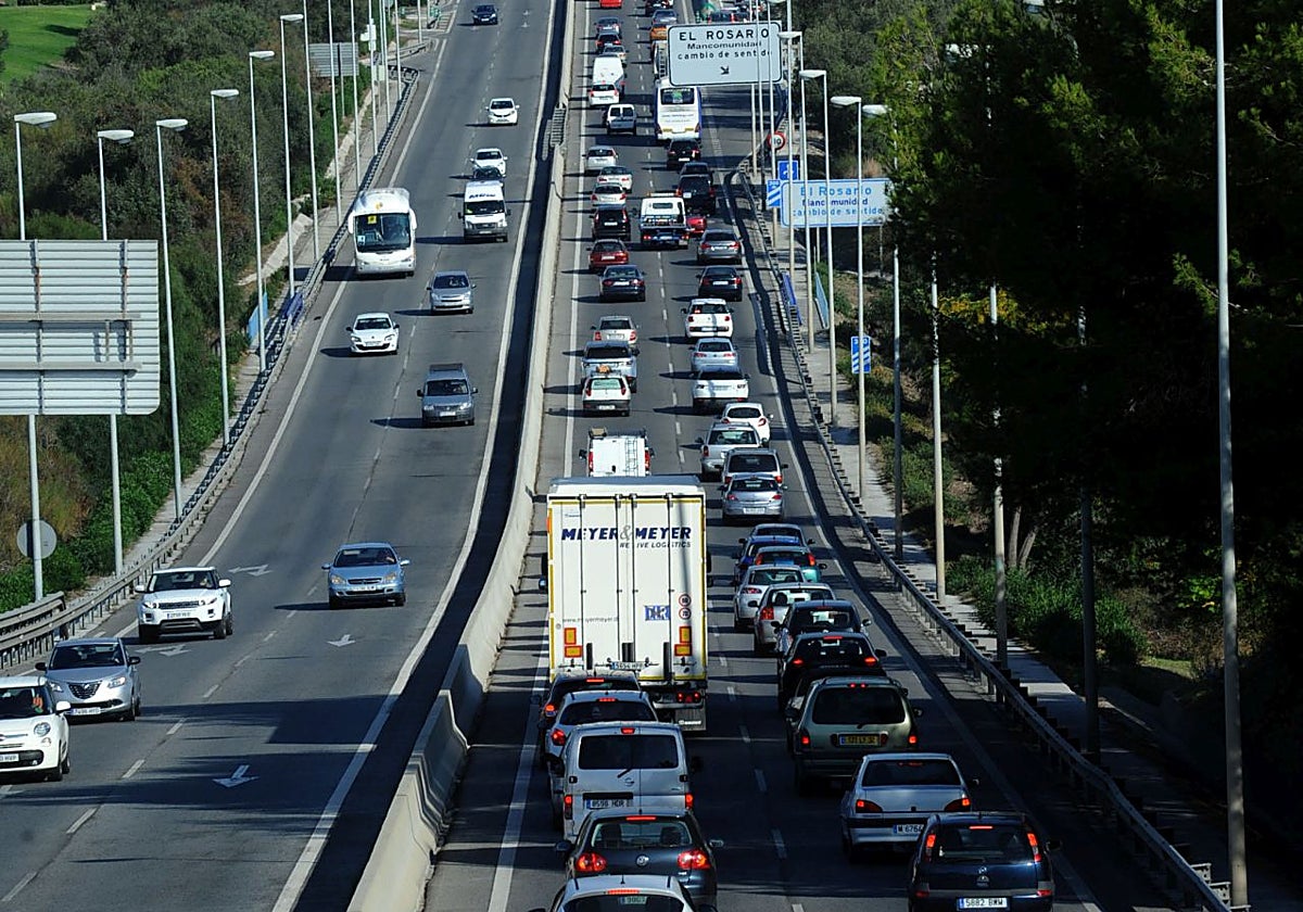 Caravanas en la A-7 en el entorno de Marbella.