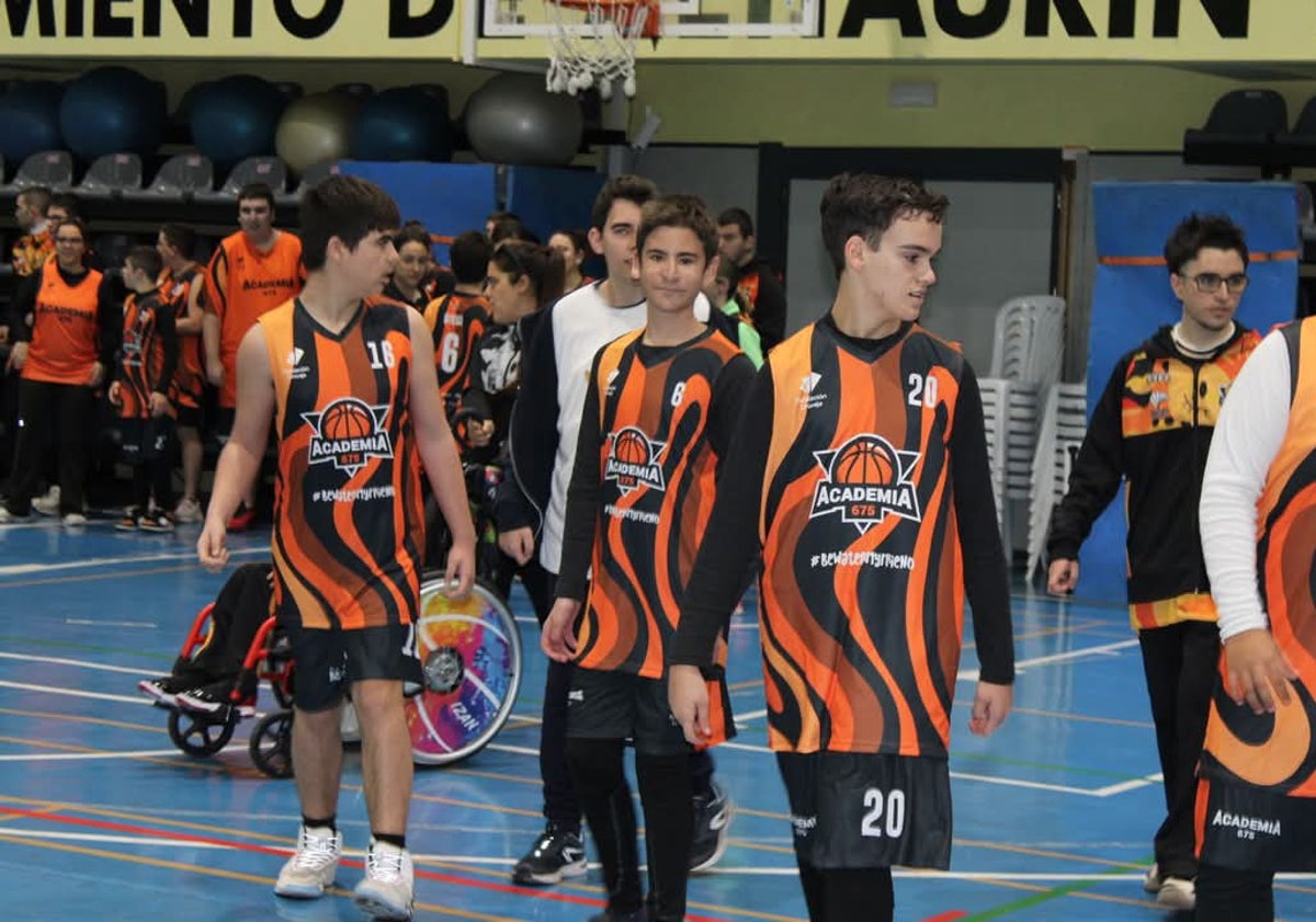 Imagen principal - La Academia 675 y Alhaurín de la Torre, unidos por un baloncesto inclusivo