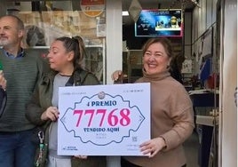 'La Baraja' en la calle Ayala, 78, ha vendido 21 décimos del cuarto premio, el 77768.